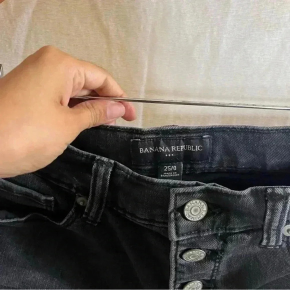 Banana republic black high rise denim shorts - Picture 2 of 3